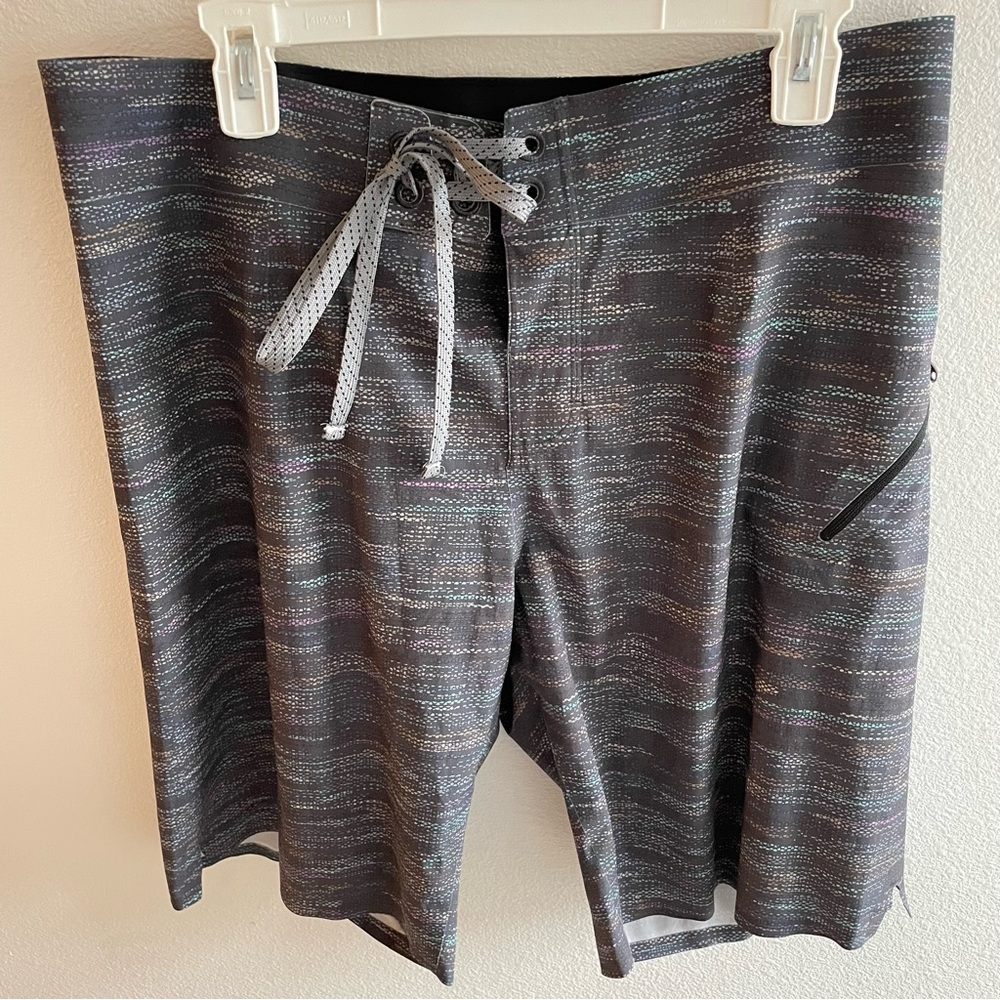 Lululemon Mens 10” linerless swim trunks- Size 36